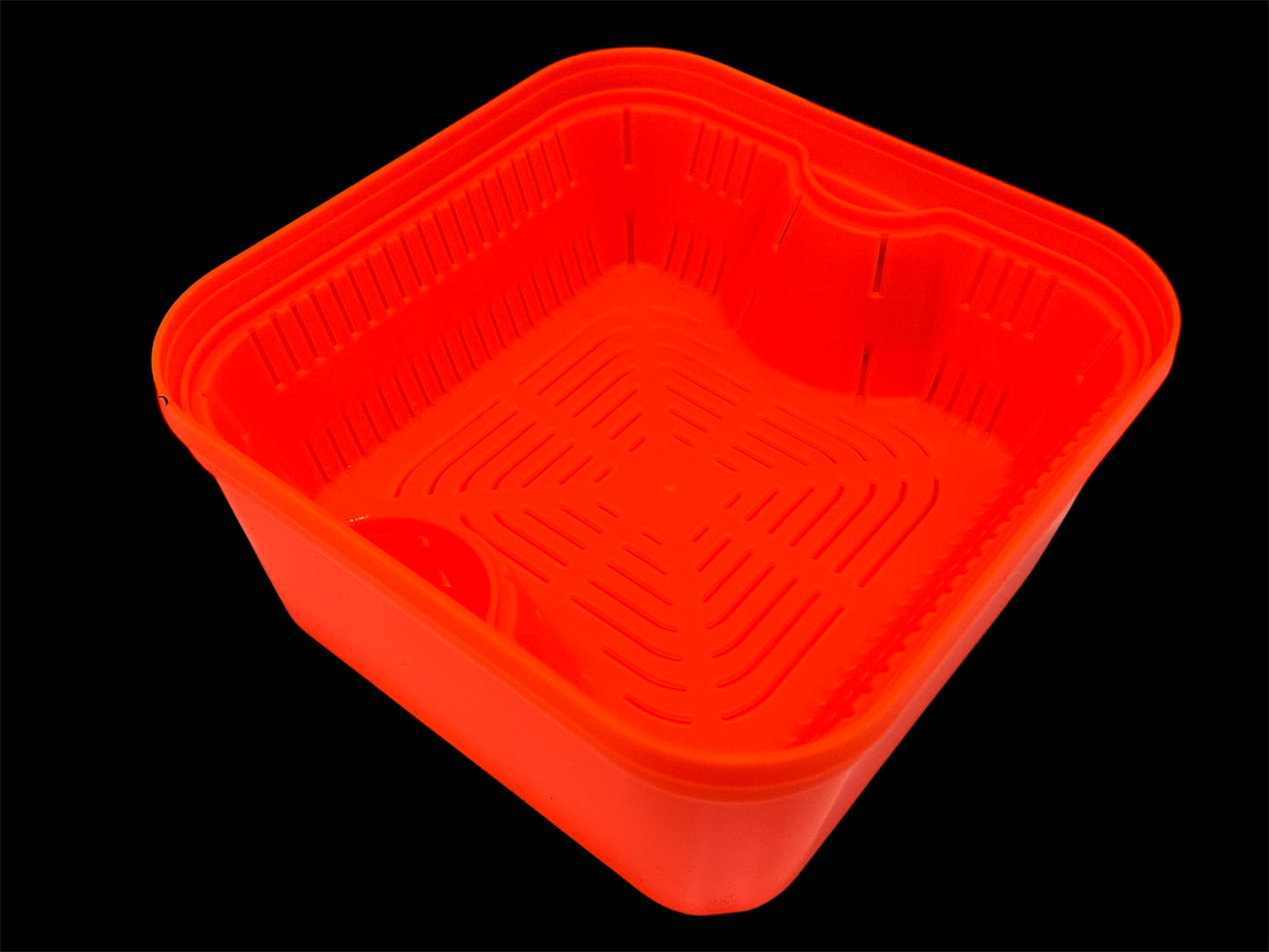 Westys Angling 3 Pint Bait Tub and Pellet Wetter Tray insert